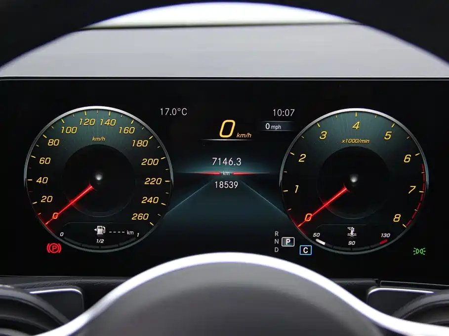 MERCEDES BENZ GLB 2023