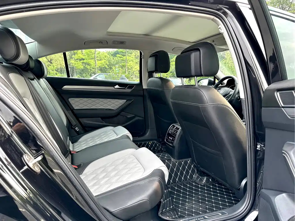 VOLKSWAGEN MAGOTAN 2022