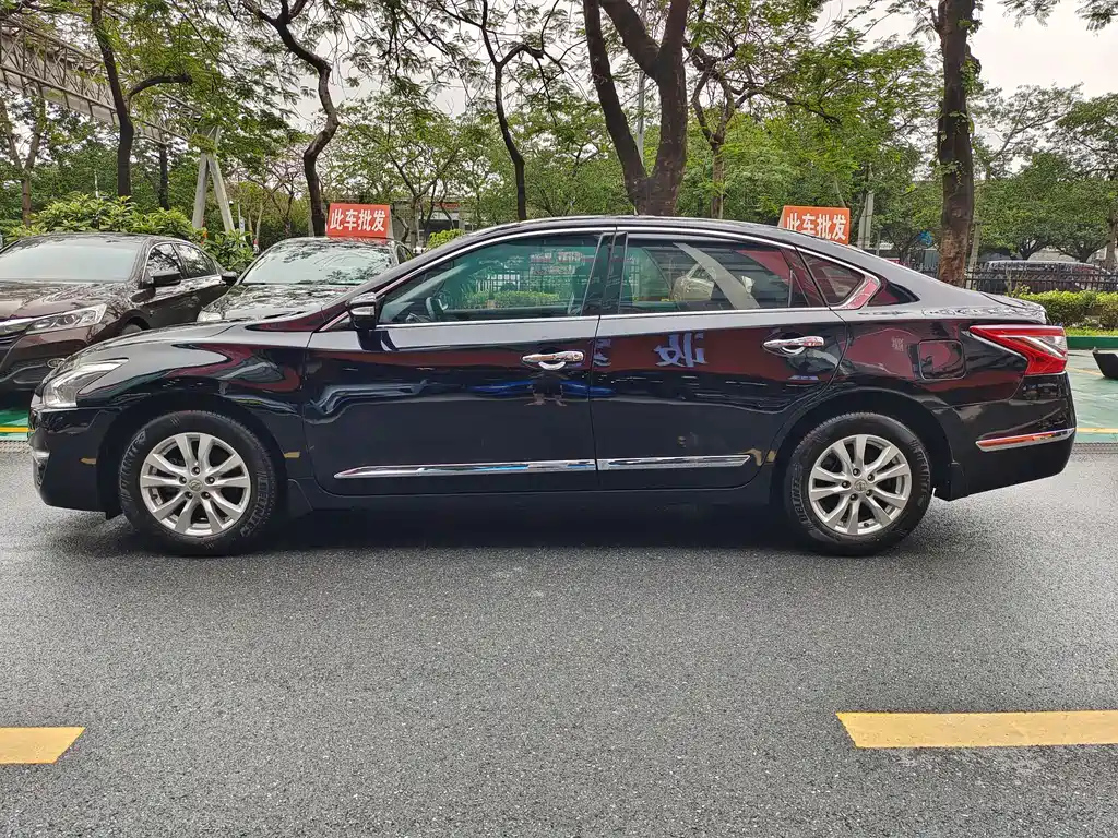 NISSAN TEANA 2015