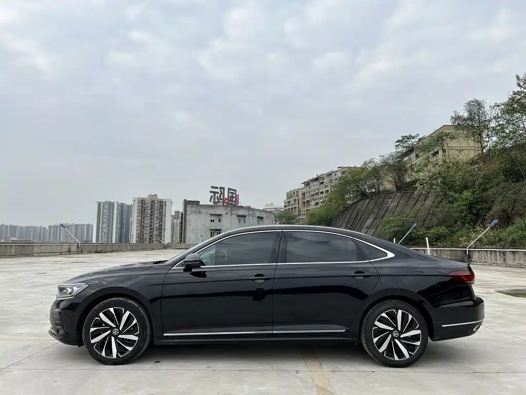 VOLKSWAGEN PASSAT 2022