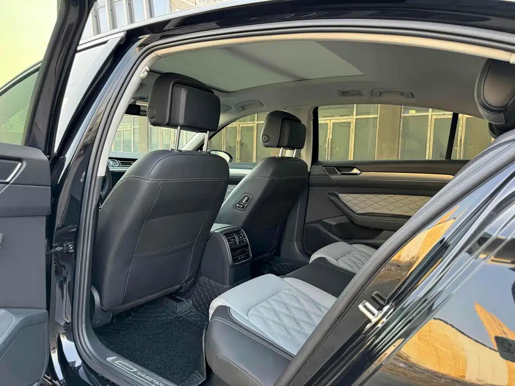 VOLKSWAGEN MAGOTAN 2023