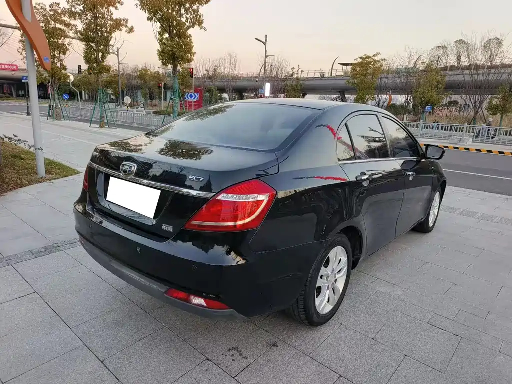 GEELY AUTO EMGRAND 2015