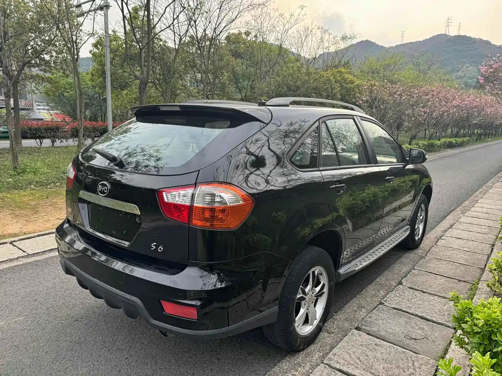BYD S6 2013
