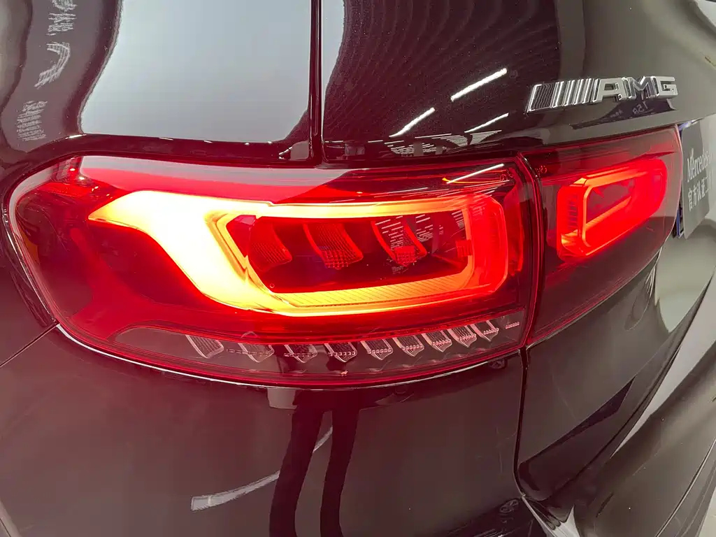 MERCEDES BENZ GLB 2023