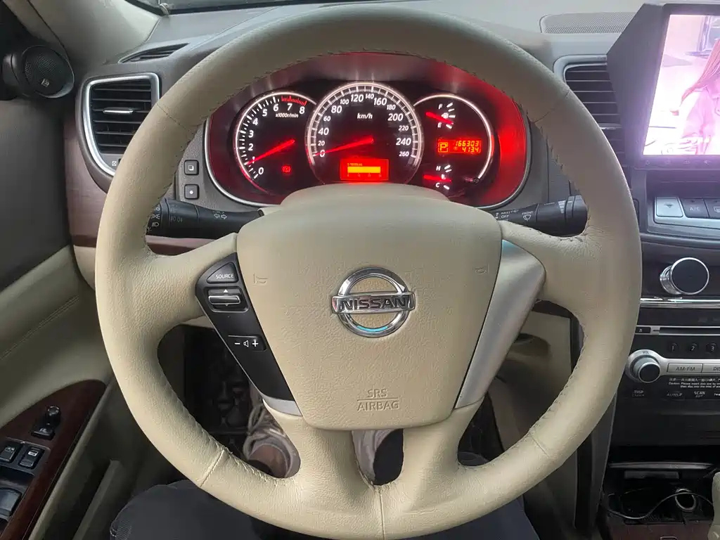 NISSAN TEANA 2010