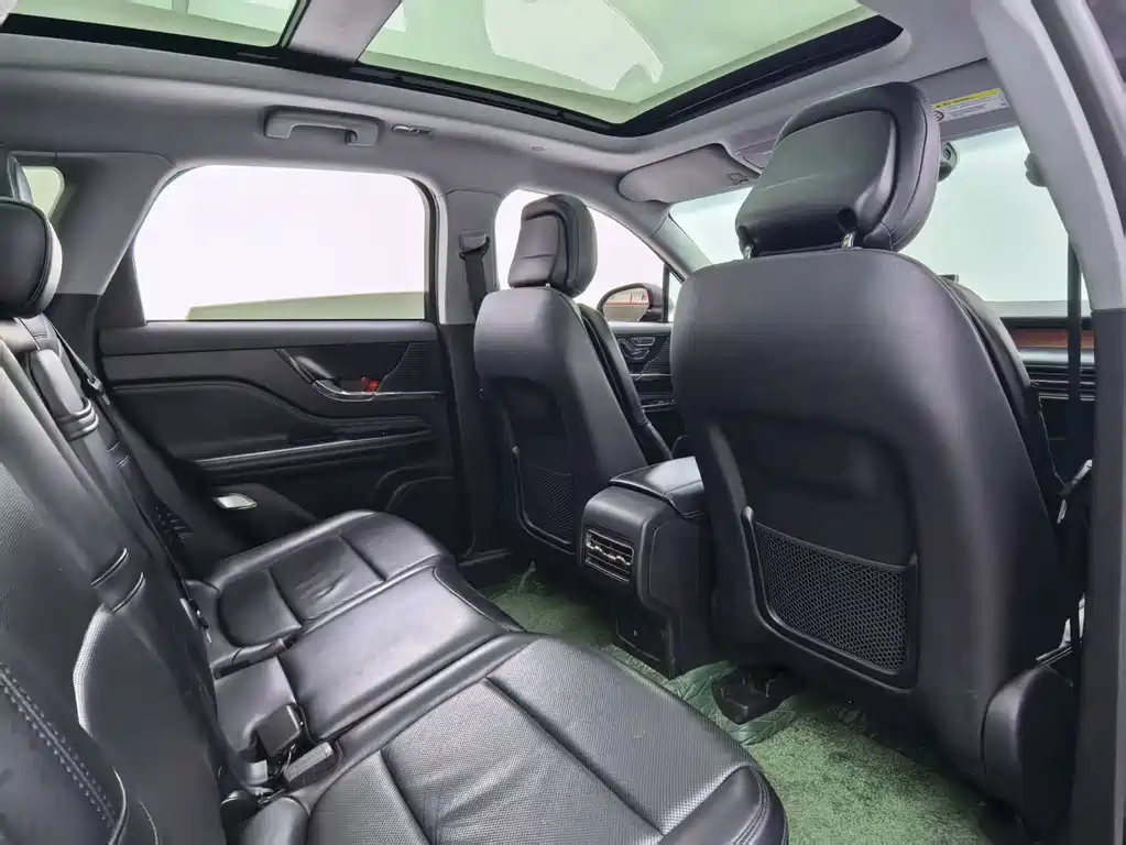 LINCOLN ADVENTURER 2021