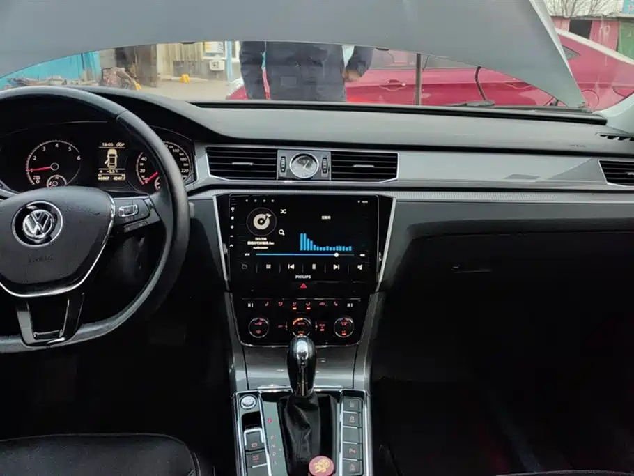 VOLKSWAGEN PASSAT 2017