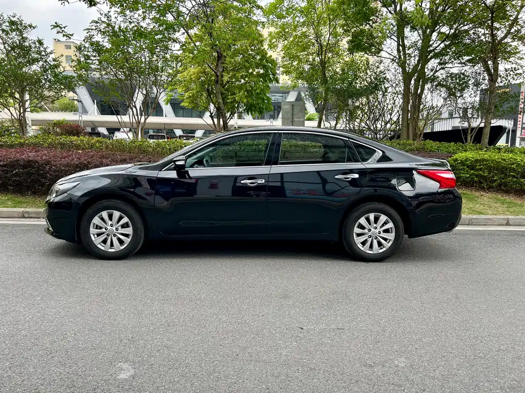 NISSAN TEANA 2018