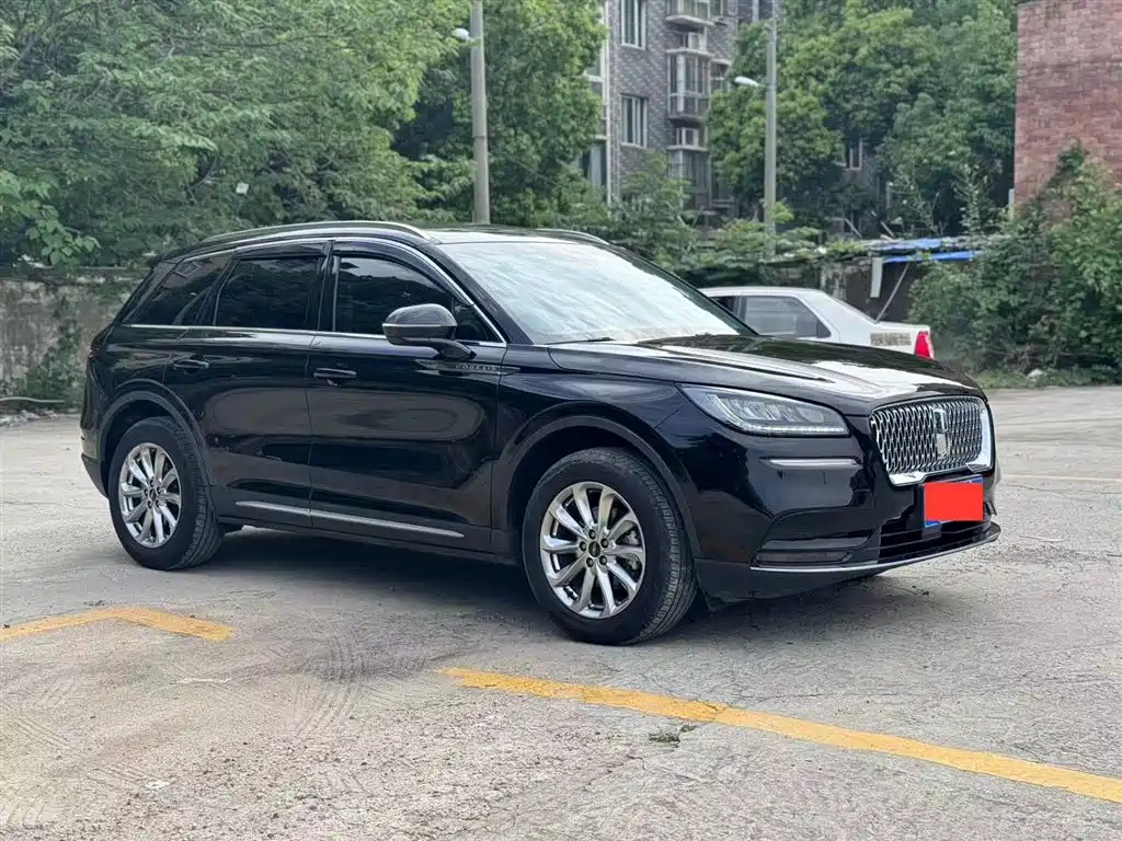 LINCOLN ADVENTURER 2021