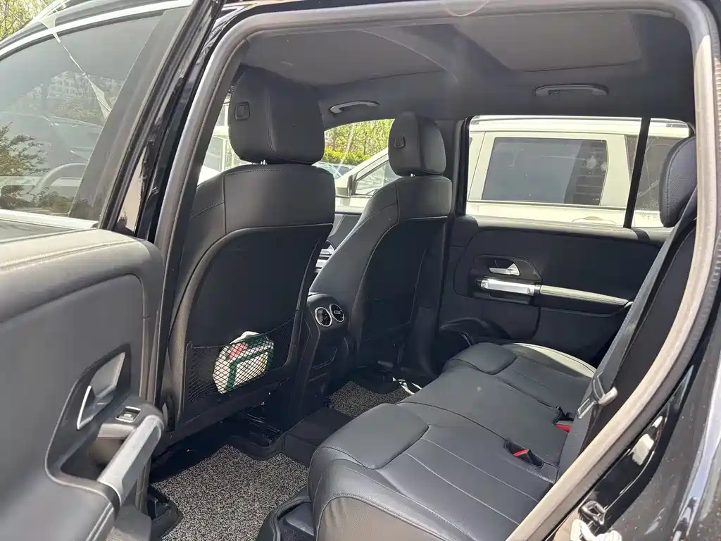 MERCEDES BENZ GLB 2023