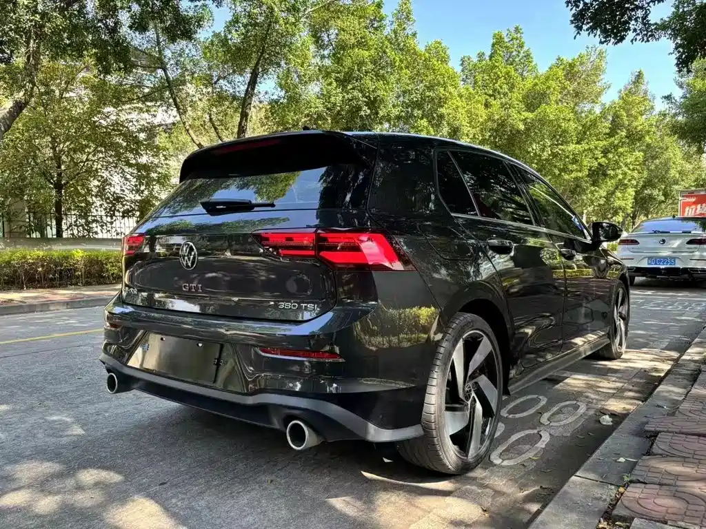 VOLKSWAGEN GOLF 2023