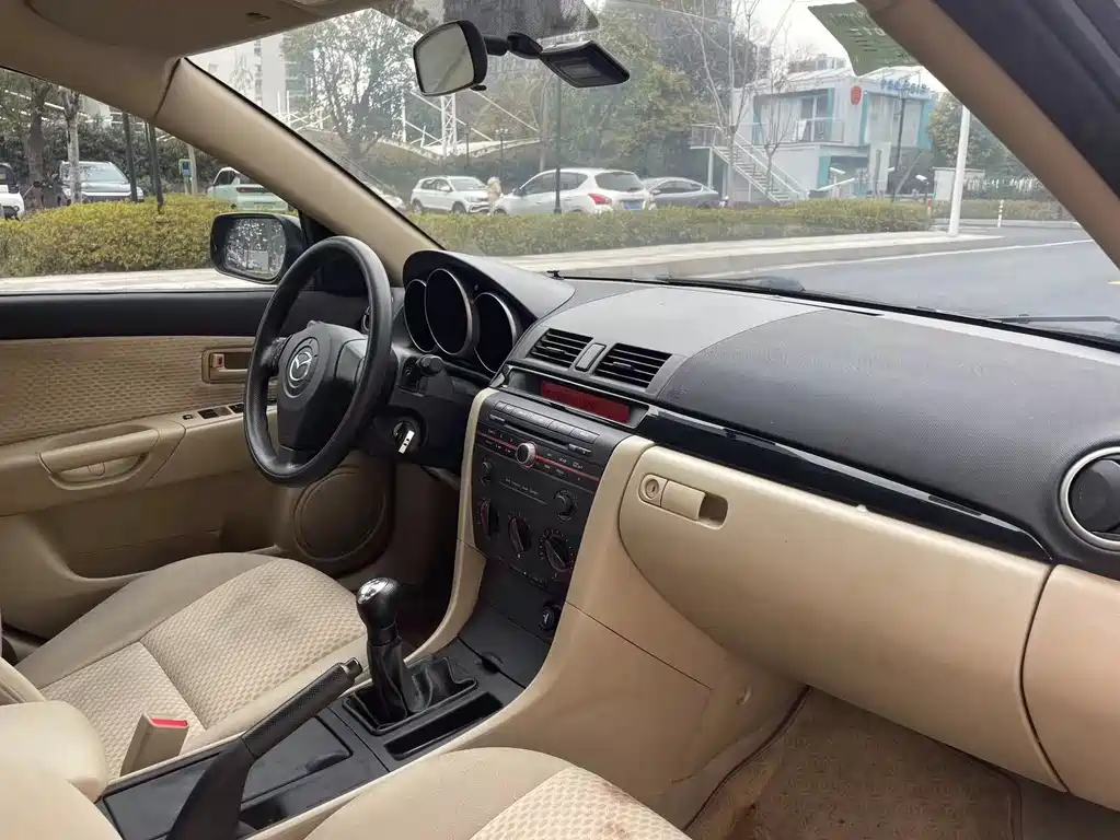 MAZDA 3 2008