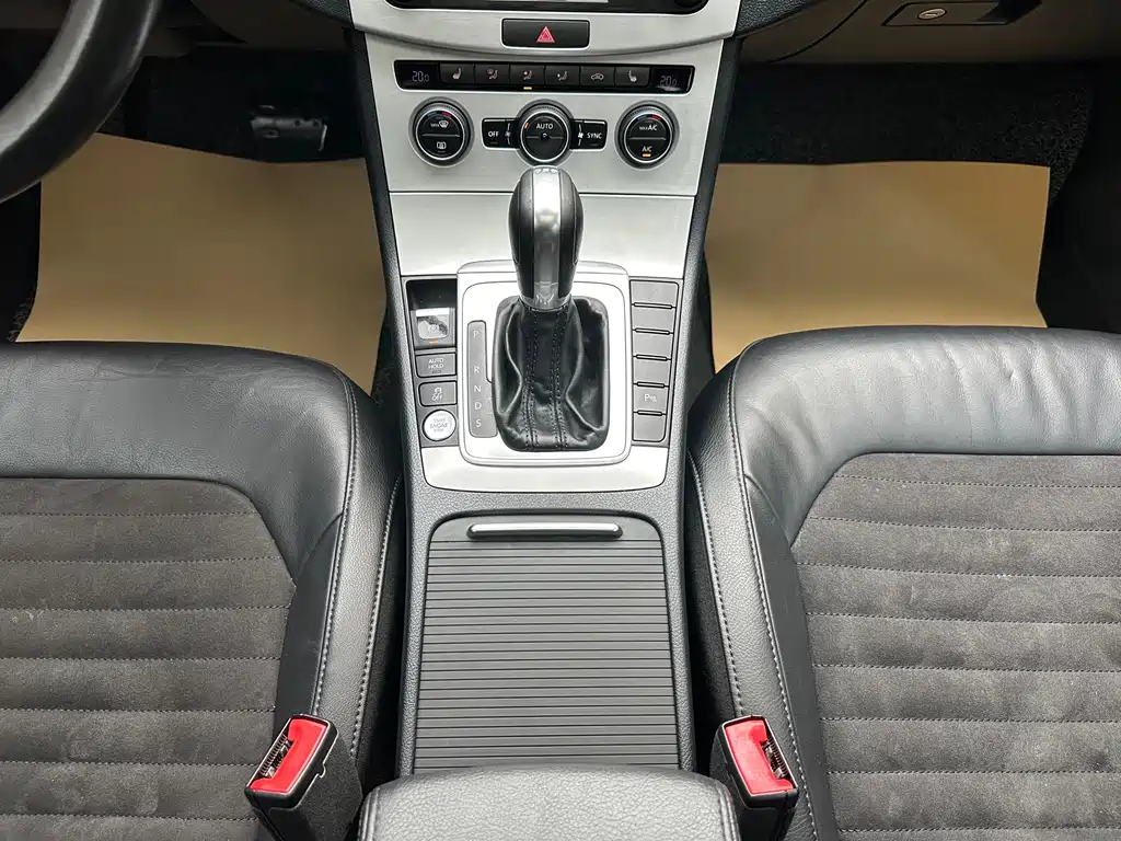 VOLKSWAGEN MAGOTAN 2015