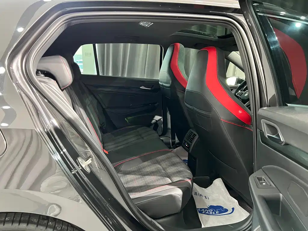 VOLKSWAGEN GOLF 2022
