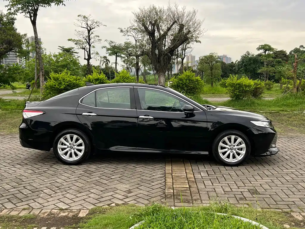 TOYOTA CAMRY 2019