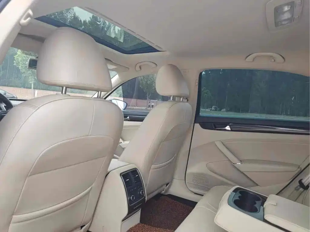 VOLKSWAGEN PASSAT 2015