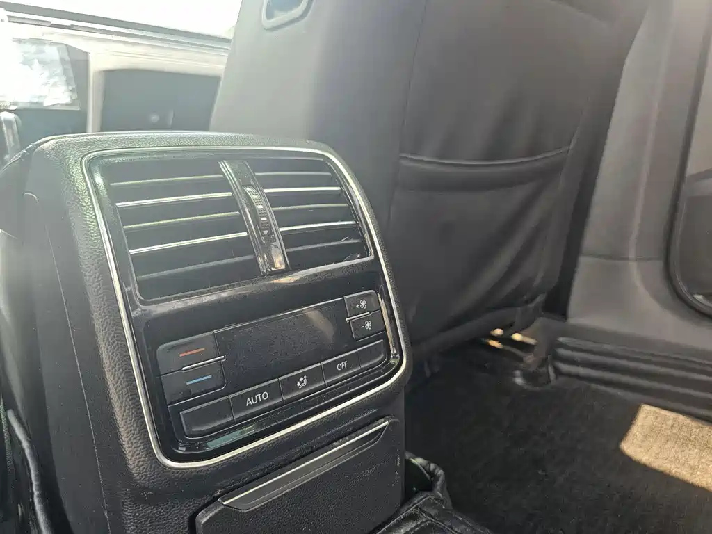 VOLKSWAGEN MAGOTAN 2018