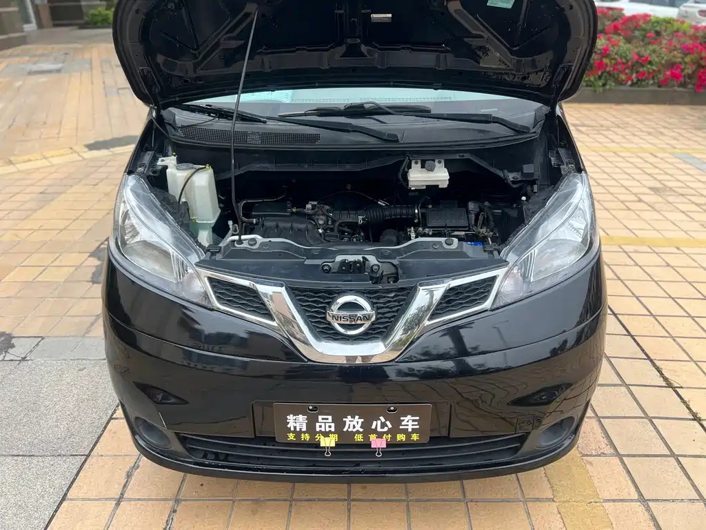 NISSAN NV200 2015