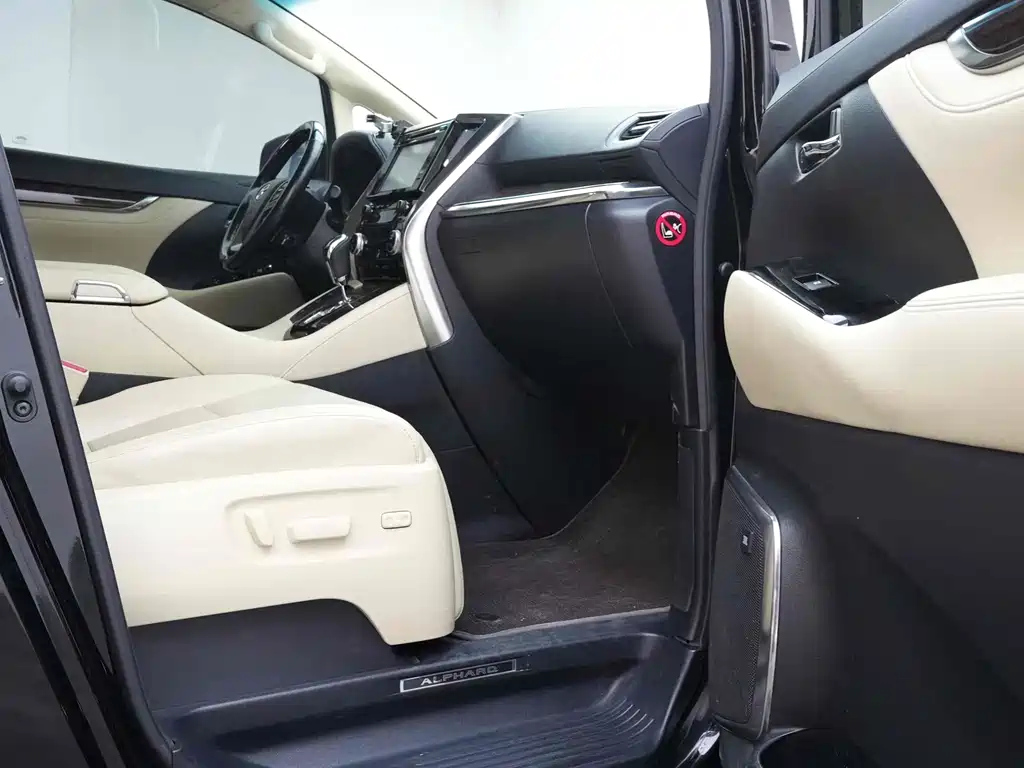 TOYOTA ALPHARD 2018