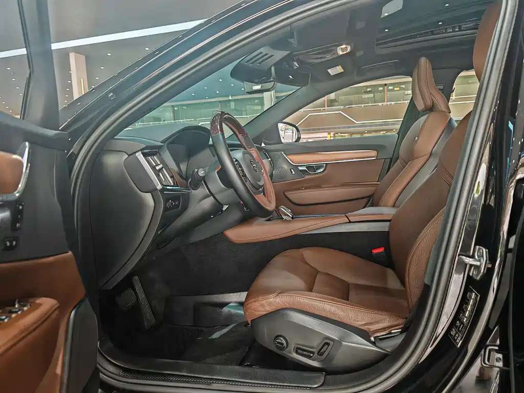 VOLVO S90 2021