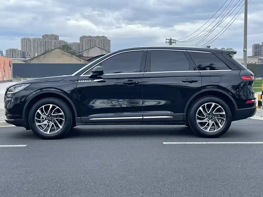 LINCOLN ADVENTURER 2022
