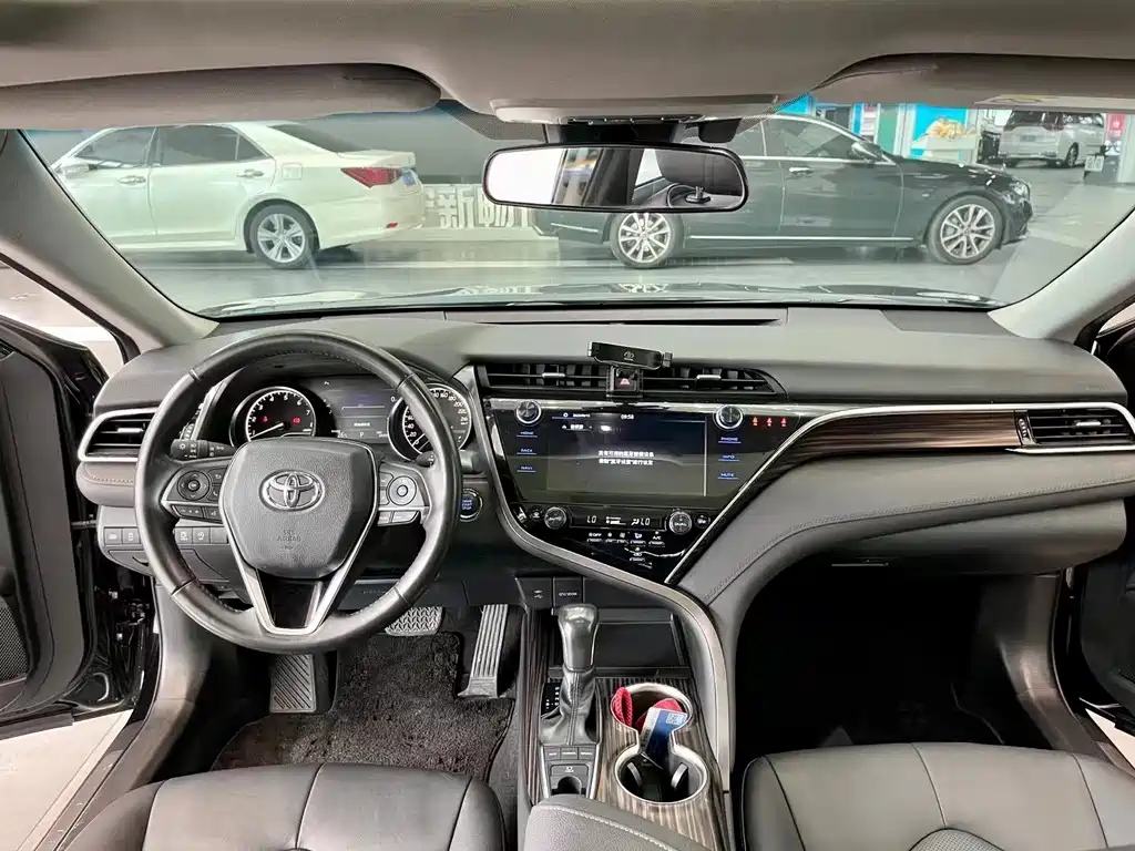 TOYOTA CAMRY 2019