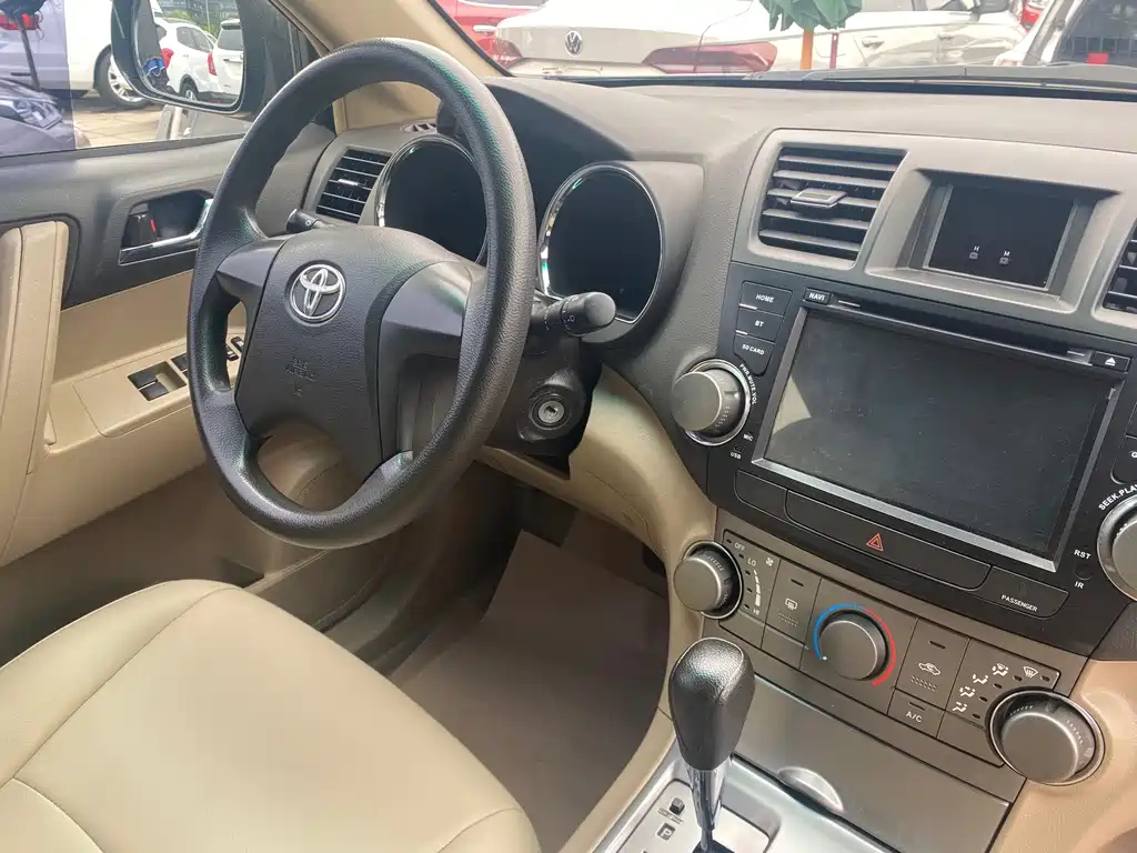 TOYOTA HIGHLANDER 2011