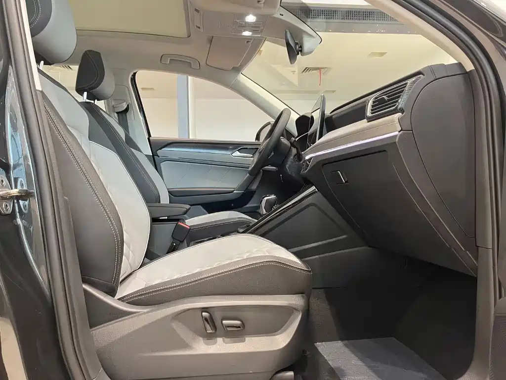 VOLKSWAGEN TAYRON 2023