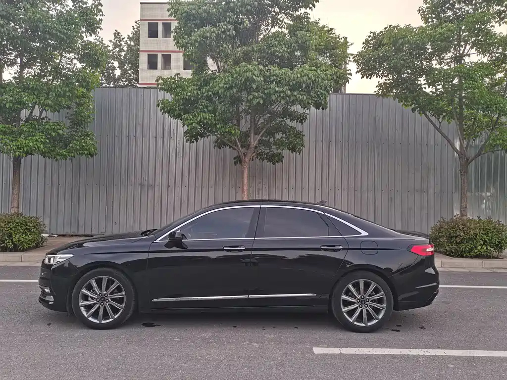 FORD TAURUS 2020