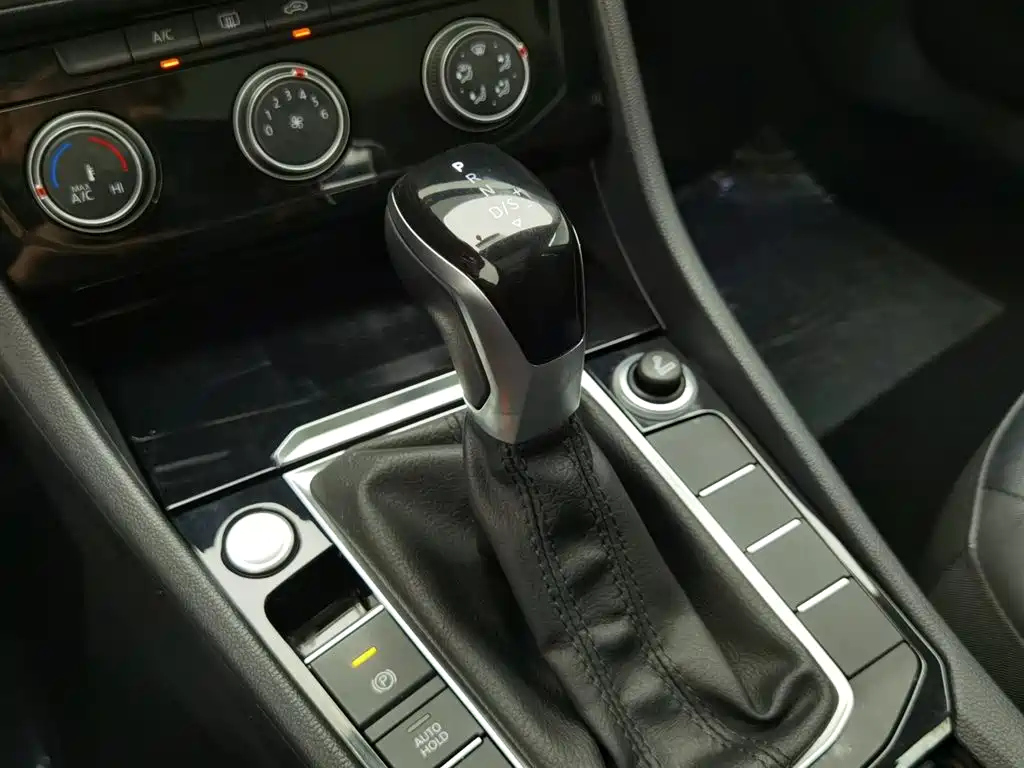VOLKSWAGEN SAGITAR 2021