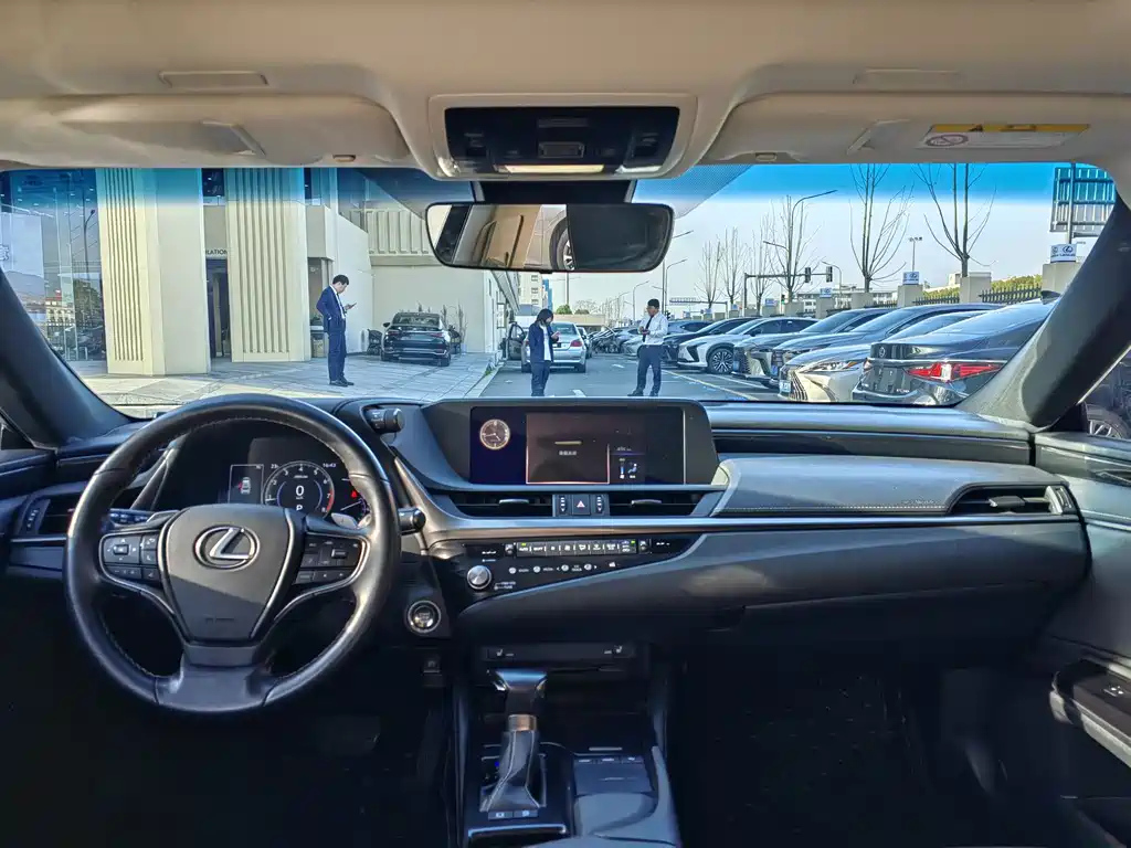 LEXUS ES 2021