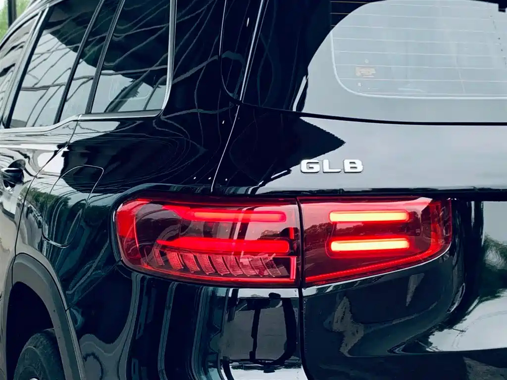 MERCEDES BENZ GLB 2024