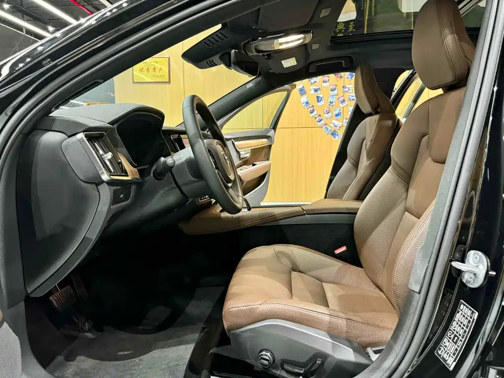 VOLVO S90 2024