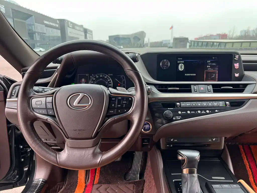 LEXUS ES 2019