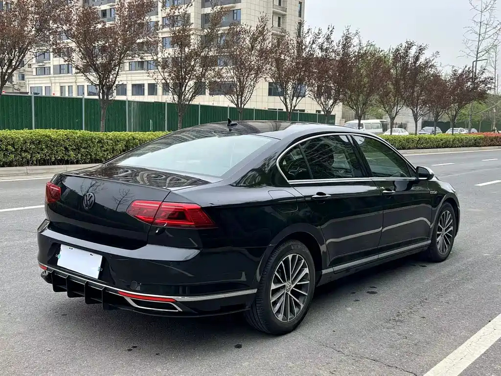 VOLKSWAGEN MAGOTAN 2020