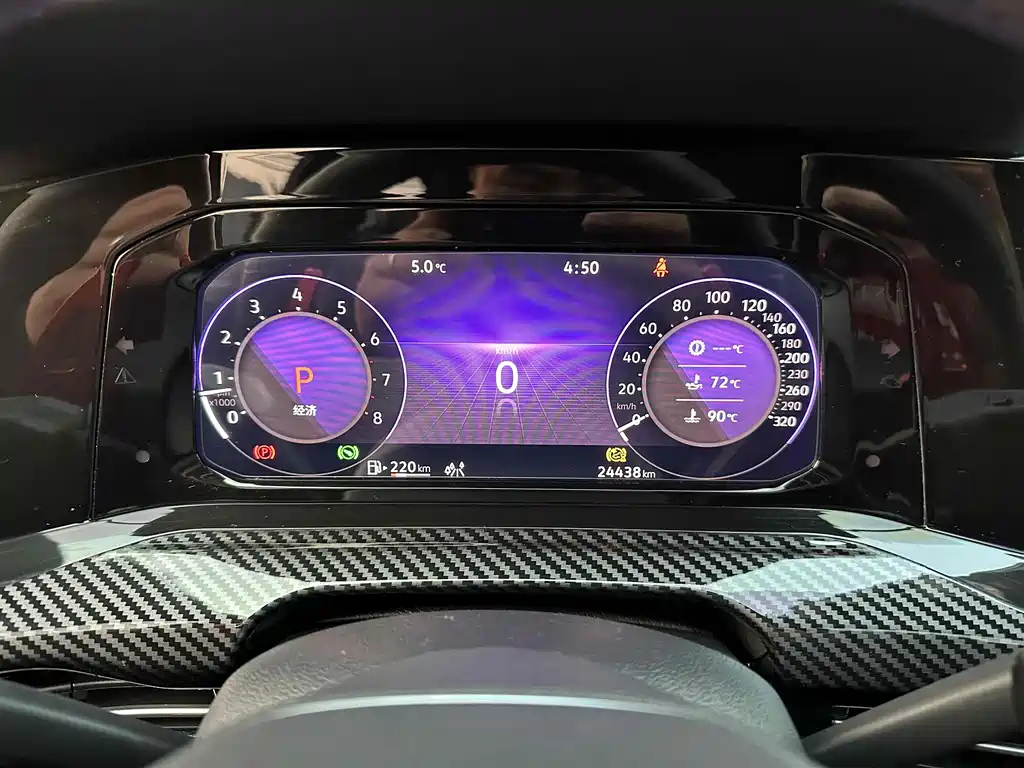 VOLKSWAGEN GOLF 2023