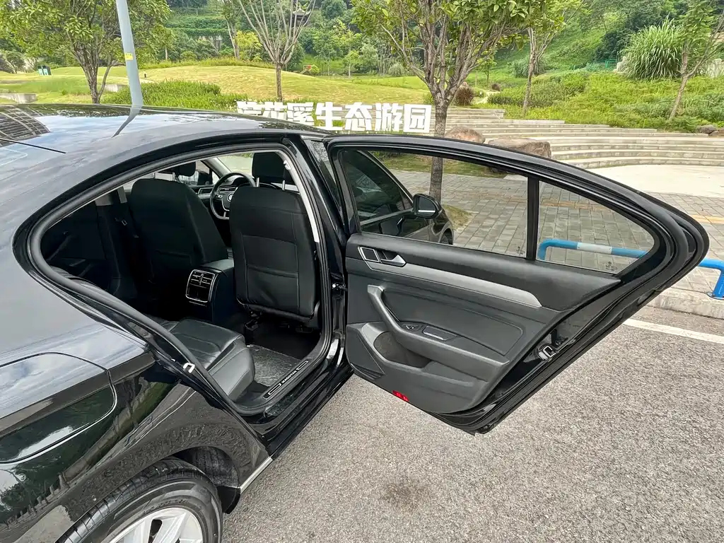 VOLKSWAGEN MAGOTAN 2018