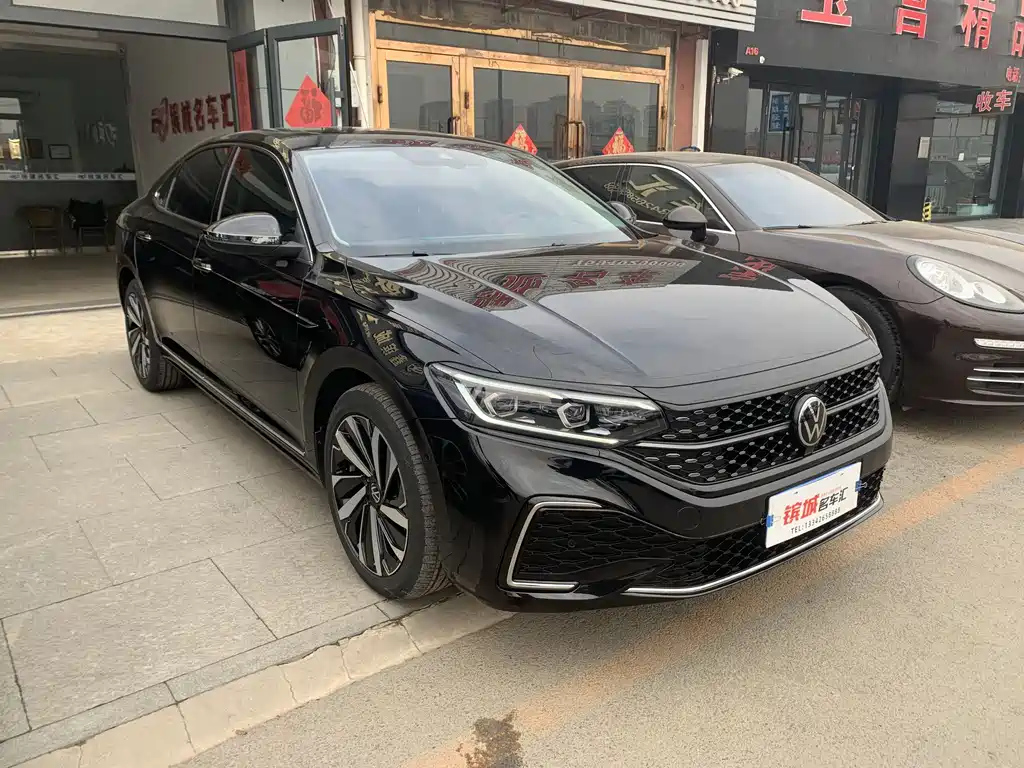 VOLKSWAGEN PASSAT 2023