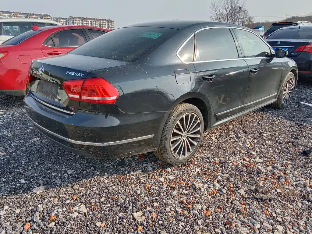 VOLKSWAGEN PASSAT 2013