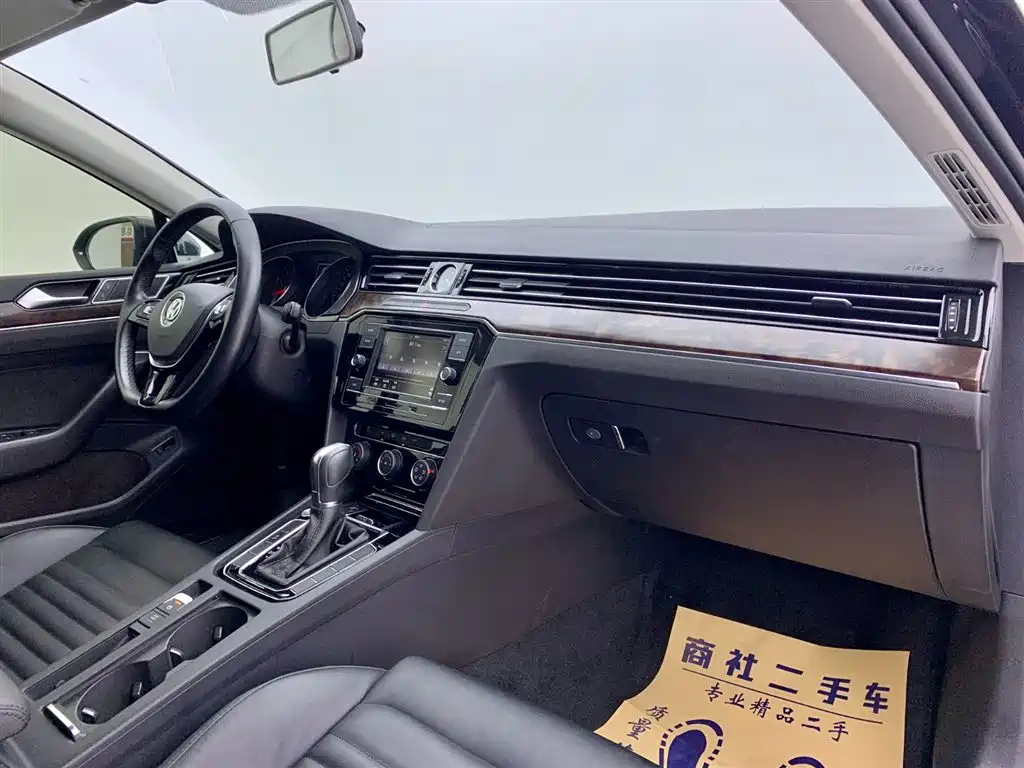 VOLKSWAGEN MAGOTAN 2020