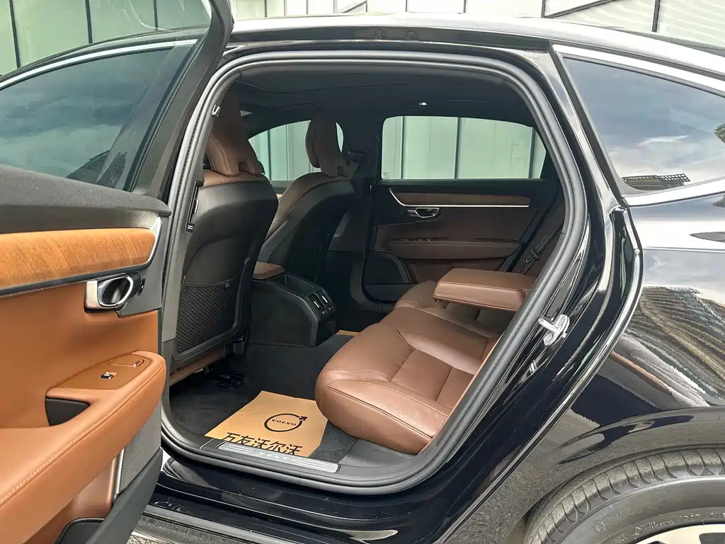 VOLVO S90 2022