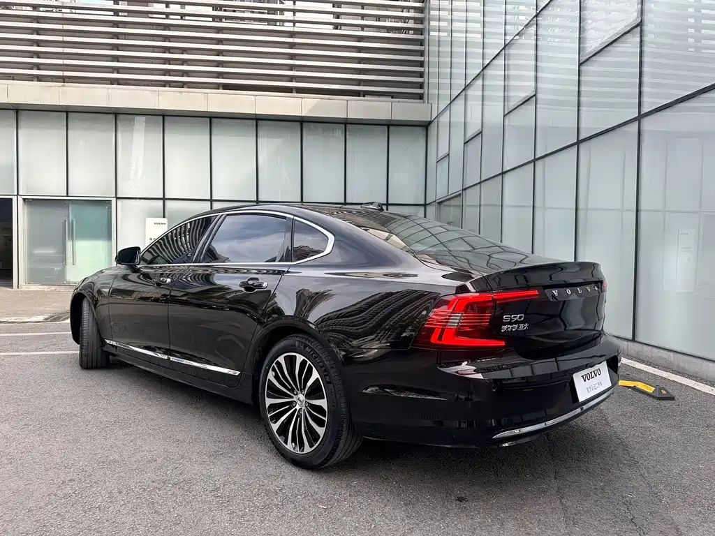 VOLVO S90 2022