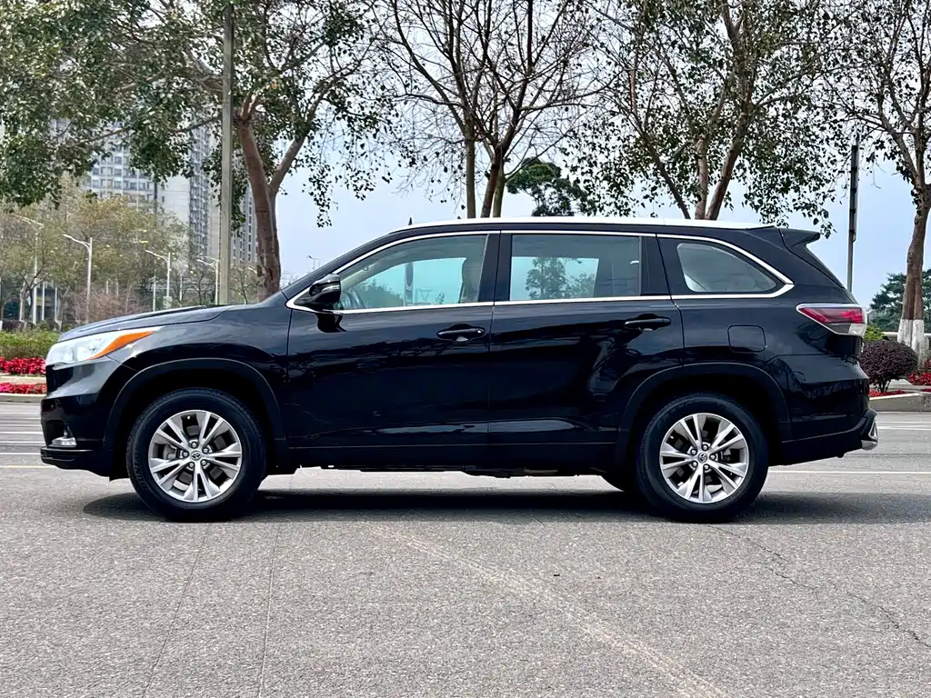 TOYOTA HIGHLANDER 2016