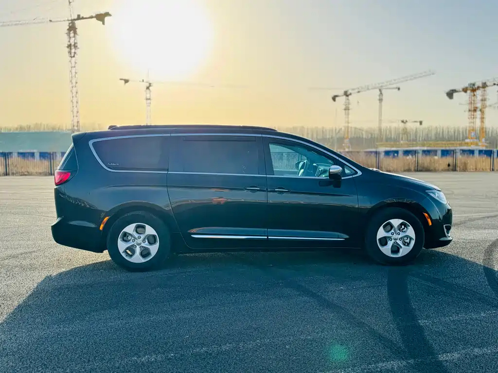 CHRYSLER OTHER 2018