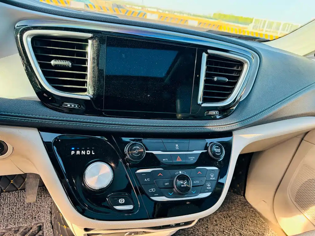 CHRYSLER OTHER 2018