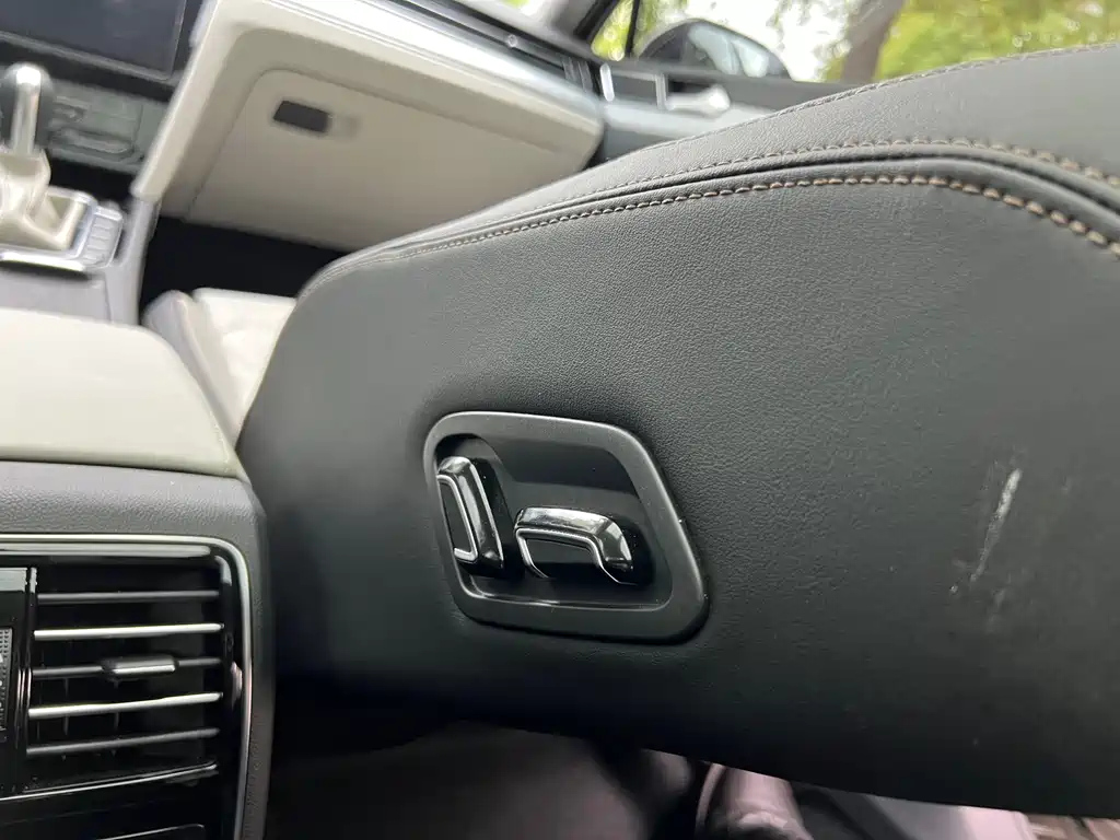 VOLKSWAGEN MAGOTAN 2023