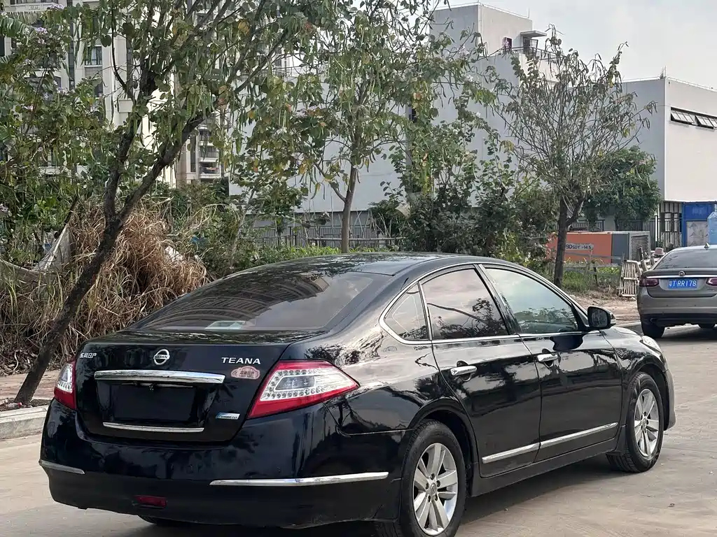 NISSAN TEANA 2011