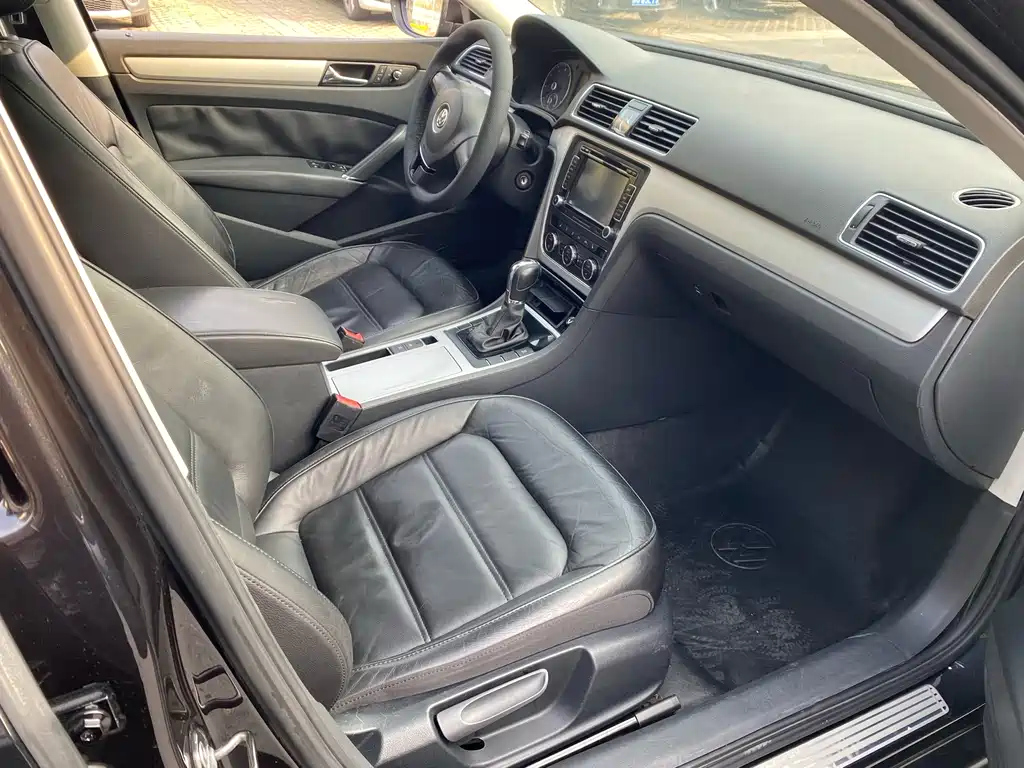 VOLKSWAGEN PASSAT 2014