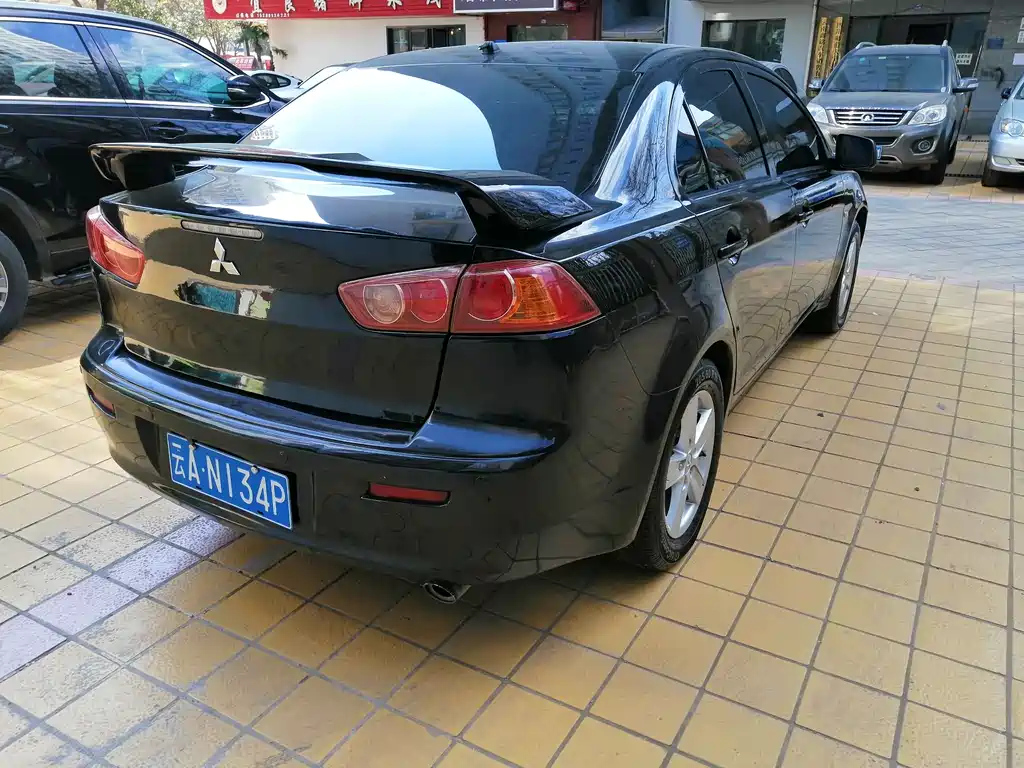 MITSUBISHI LANCER EX 2010