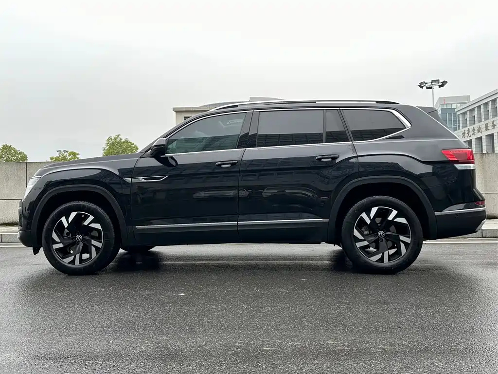 VOLKSWAGEN TOURAN 2022